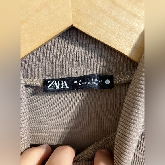 Zara Crop Turtleneck - Picture 2 of 3